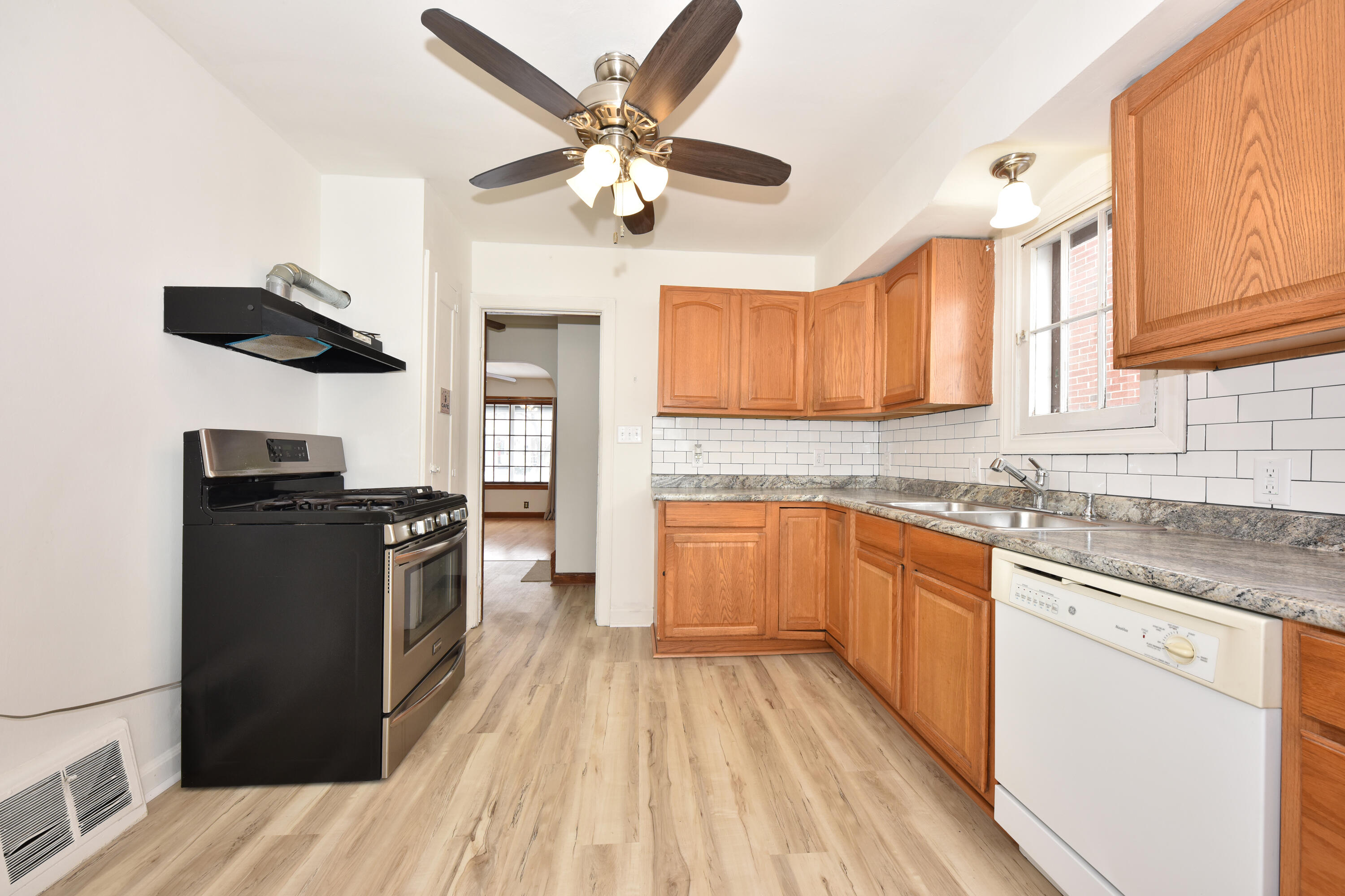 1971 South 32nd Street Milwaukee, WI 53215 - Photo 7 of 25 Kitchen
