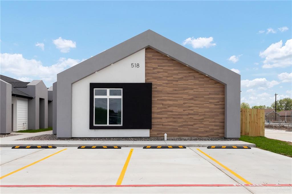 518 East E Loop, Unit 7 Harlingen, TX 78550 - Photo 2 of 14 a front view of a house with windows