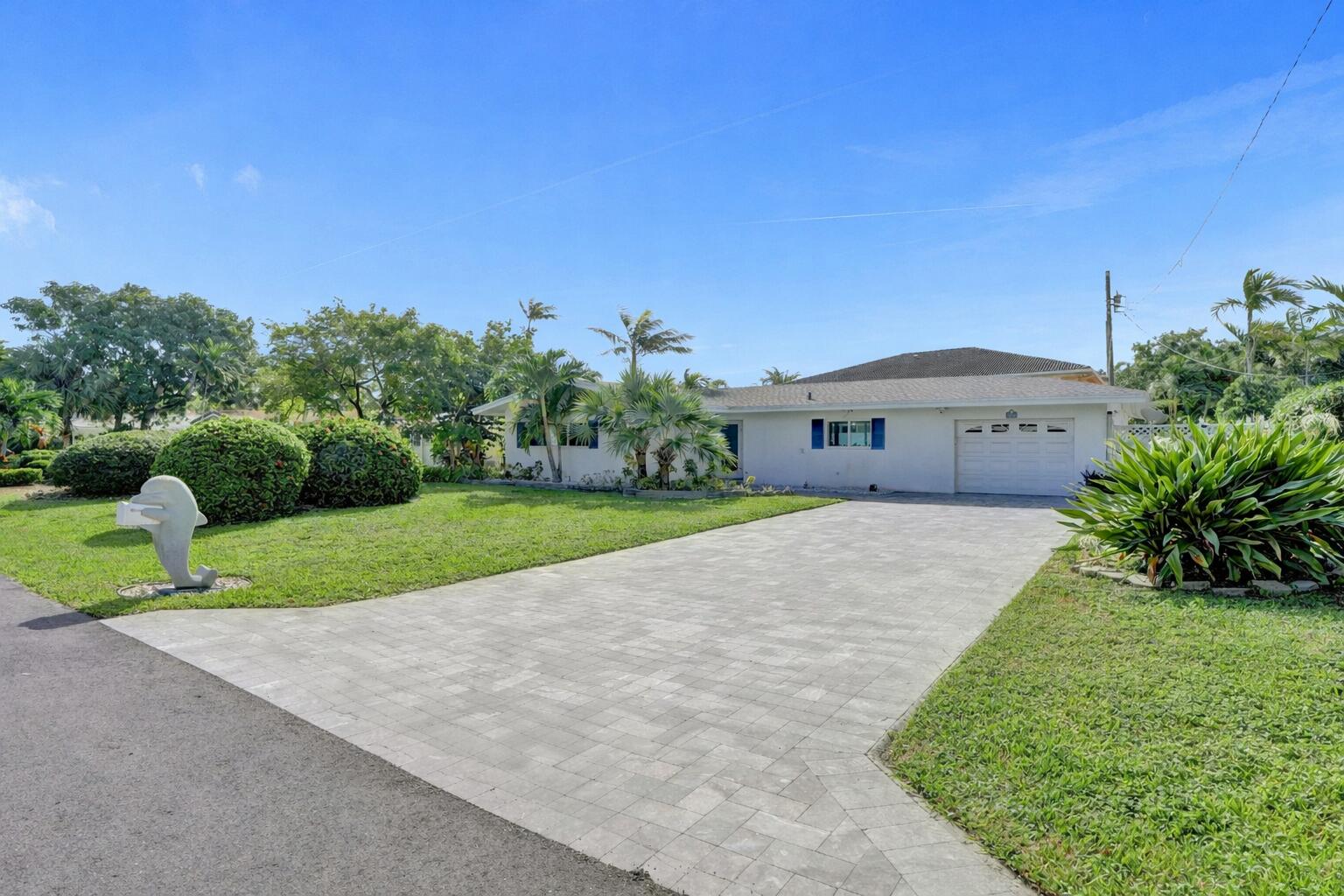3406 Robbins Road Pompano Beach, FL 33062 - Photo 4 of 53 Charming suburban home with tropical bac