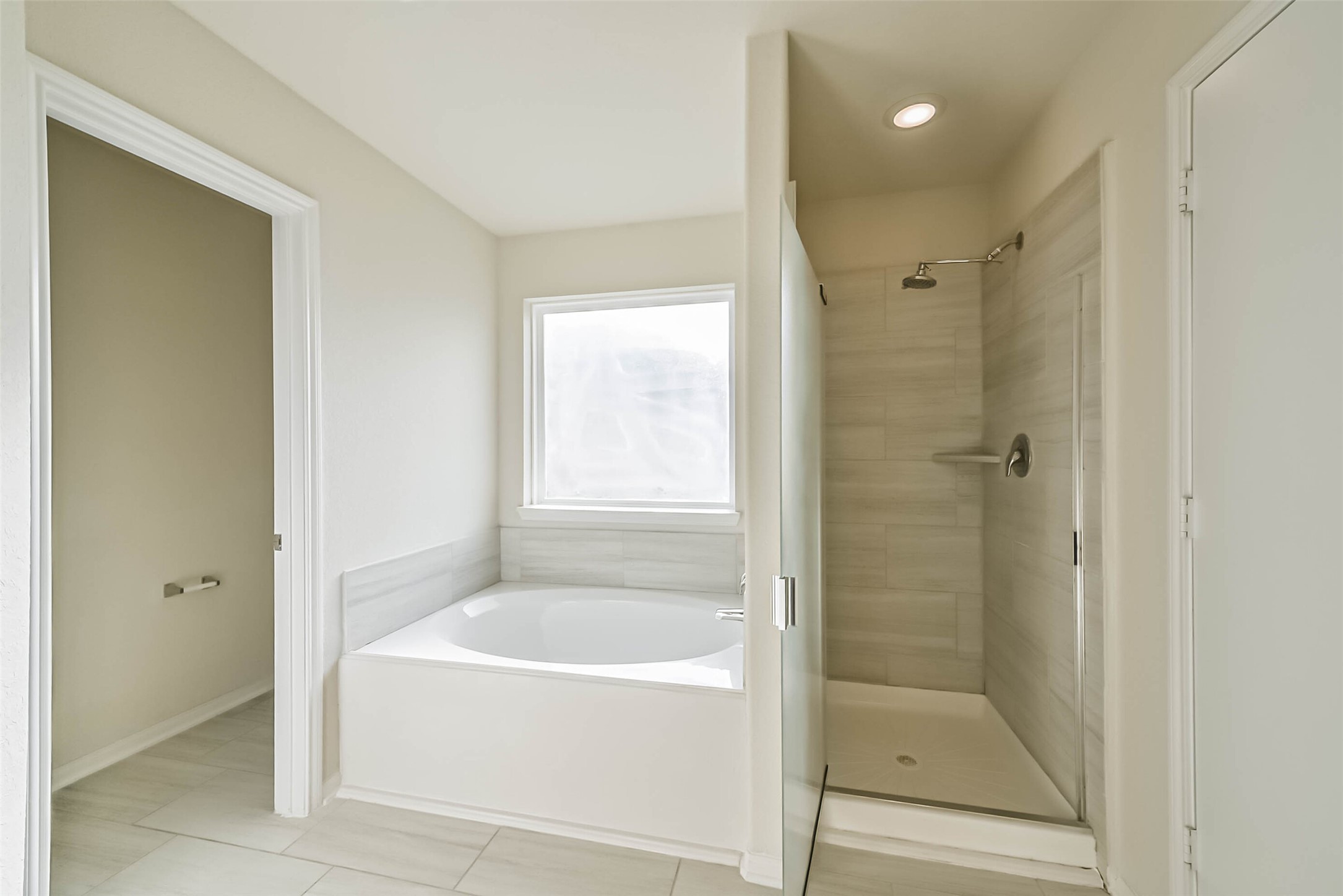 2630 Zephyr Lane Rosenberg, TX 77471 - Photo 23 of 33 a white bath tub sitting next to a shower