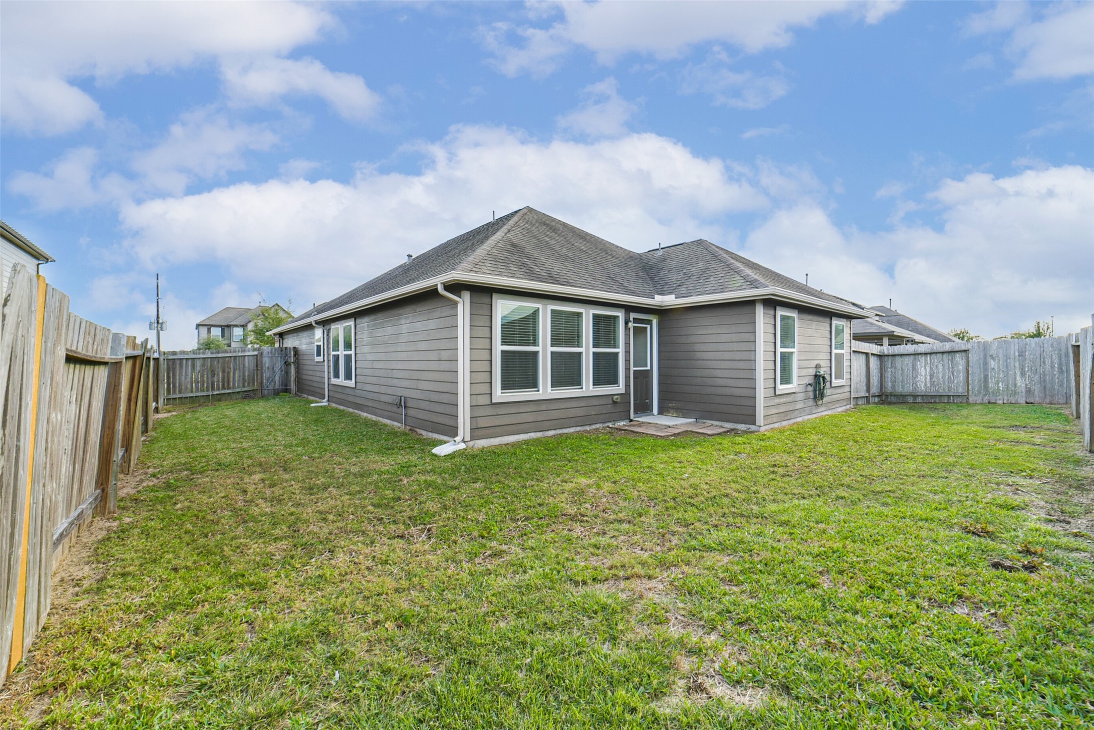 2630 Zephyr Lane Rosenberg, TX 77471 - Photo 31 of 33 a view of a house with backyard and garden