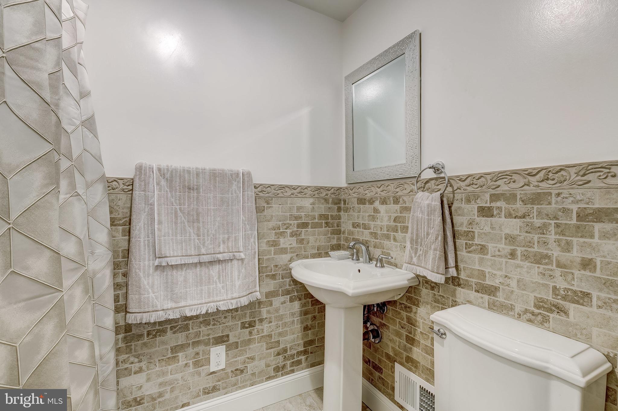 1813 Cape May Road Baltimore, MD 21221 - Photo 14 of 60