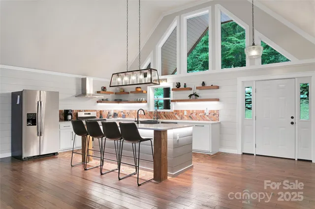 $800,000 | 557 Country Clb Ests Drive, Sapphire, NC 28774