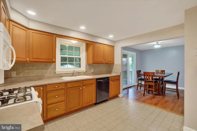 $274,900 | 1767 Oakley Drive, Dover, PA 17315