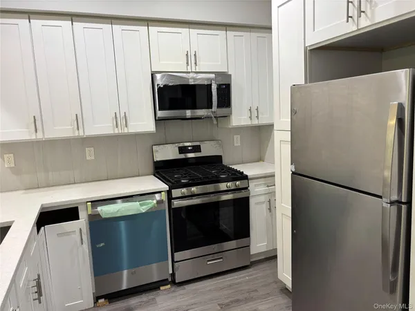 $3,195 | 193-14 Jamaica Avenue, Unit 3 | Hollis