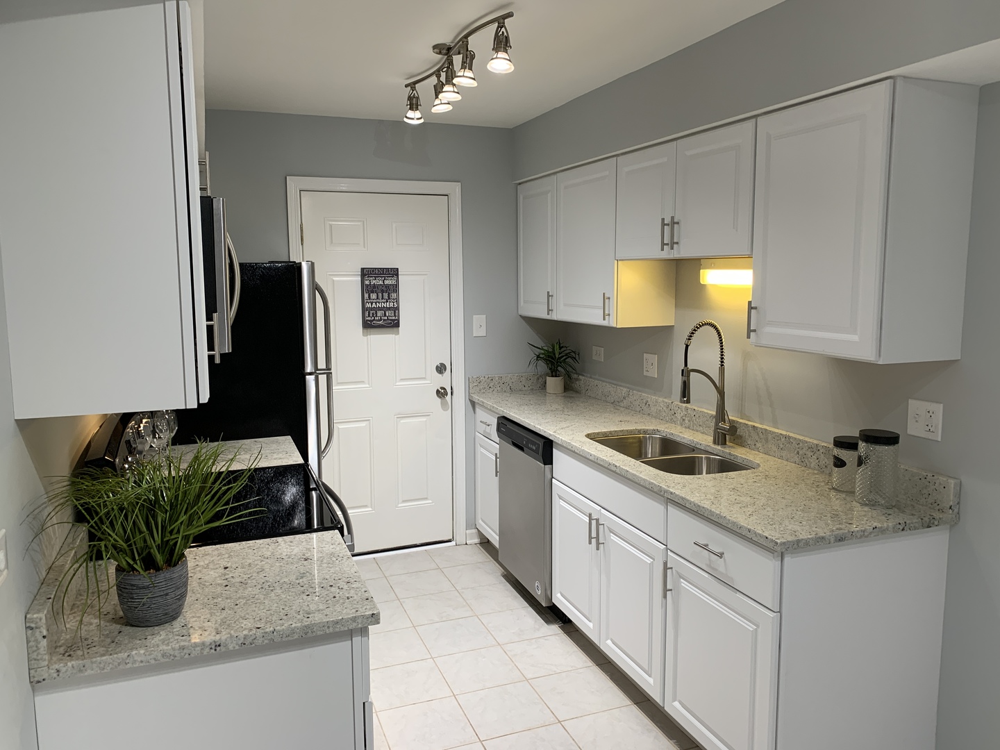 10604 Brooks Lane, Unit 3A3 Chicago Ridge, IL 60415 - Photo 3 of 10