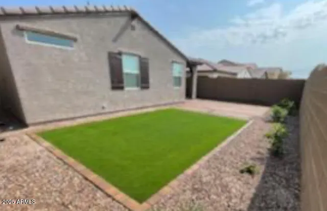 a view of back yard of the house