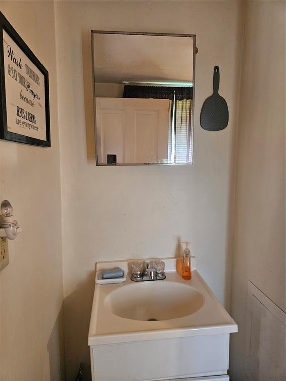 113 Hillside Way New Castle, PA 16101 - Photo 12 of 18 a bathroom with a sink and a mirror