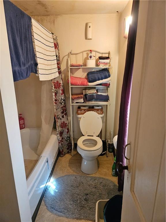 113 Hillside Way New Castle, PA 16101 - Photo 14 of 18 a bathroom with a toilet and a shower