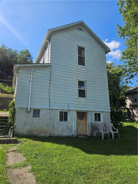 113 Hillside Way New Castle, PA 16101 - Photo 4 of 18 a front view of a house with a yard