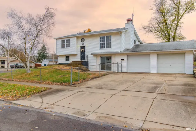 $189,900 | 120 Douglas Road, Marquette Heights, IL 61554