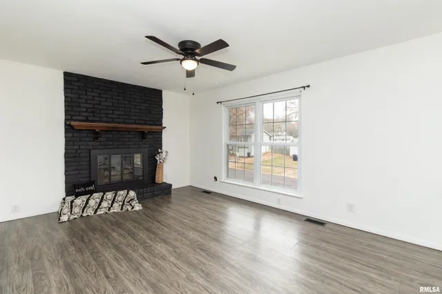 $189,900 | 120 Douglas Road, Marquette Heights, IL 61554