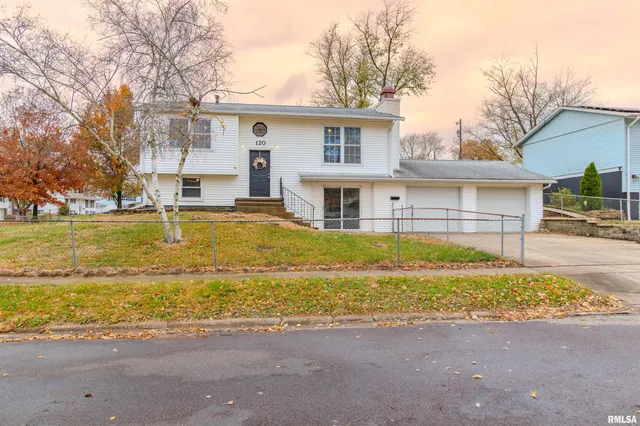 $189,900 | 120 Douglas Road, Marquette Heights, IL 61554