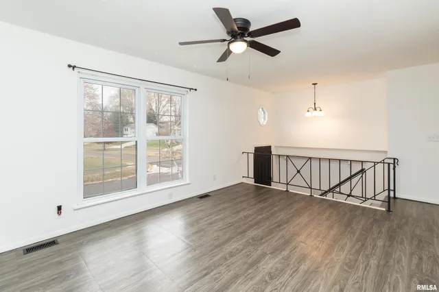 $189,900 | 120 Douglas Road, Marquette Heights, IL 61554