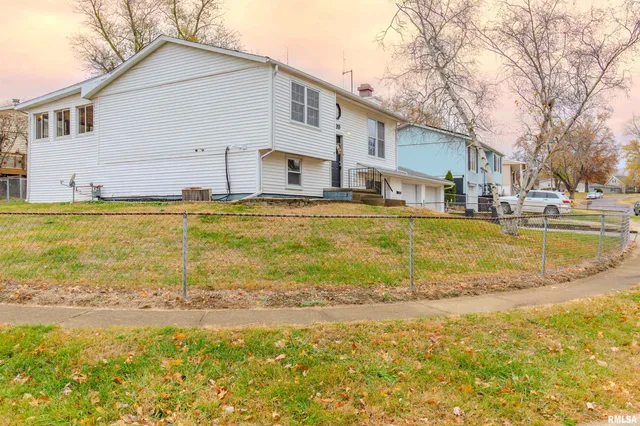 $189,900 | 120 Douglas Road, Marquette Heights, IL 61554