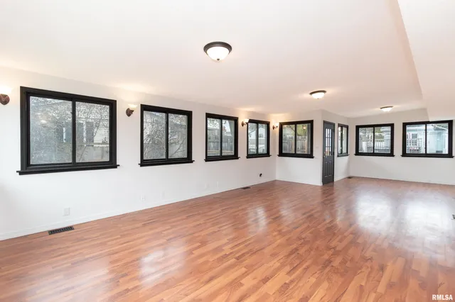 $189,900 | 120 Douglas Road, Marquette Heights, IL 61554