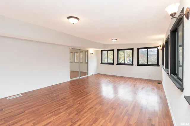 $189,900 | 120 Douglas Road, Marquette Heights, IL 61554