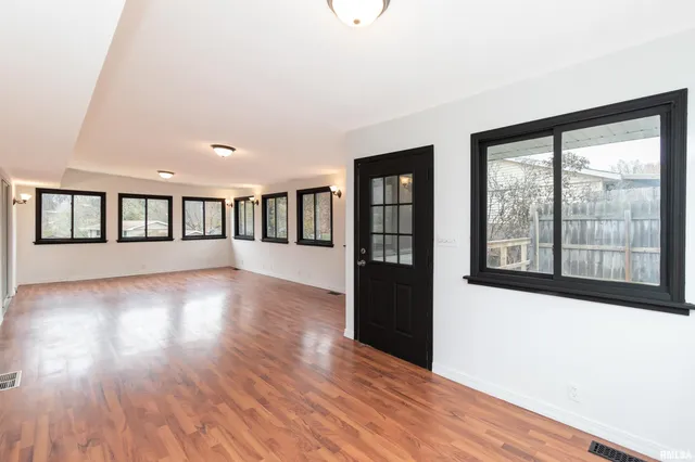 $189,900 | 120 Douglas Road, Marquette Heights, IL 61554