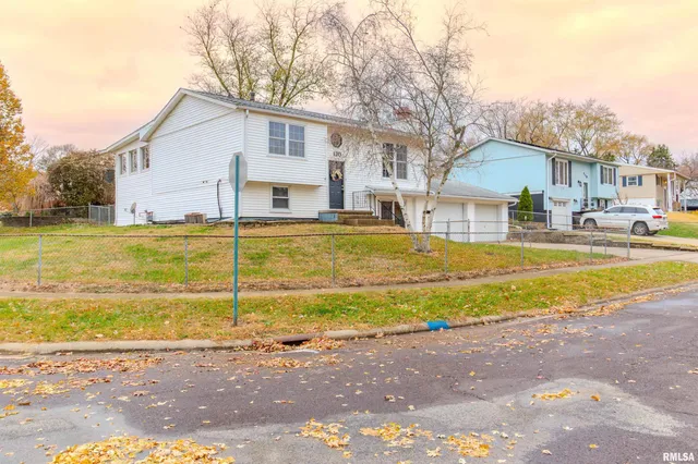 $189,900 | 120 Douglas Road, Marquette Heights, IL 61554