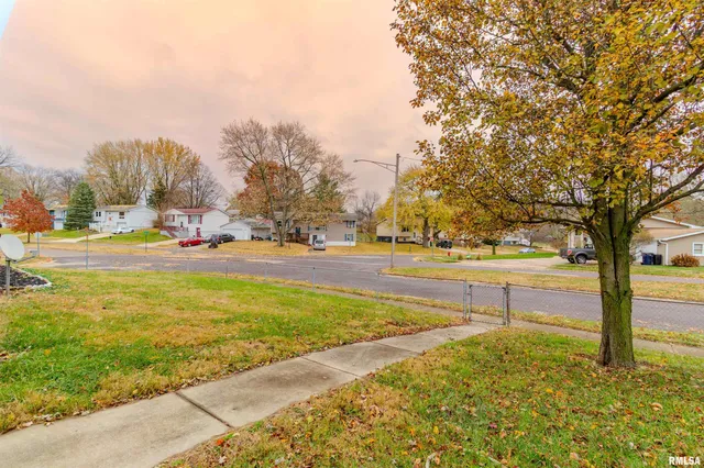 $189,900 | 120 Douglas Road, Marquette Heights, IL 61554