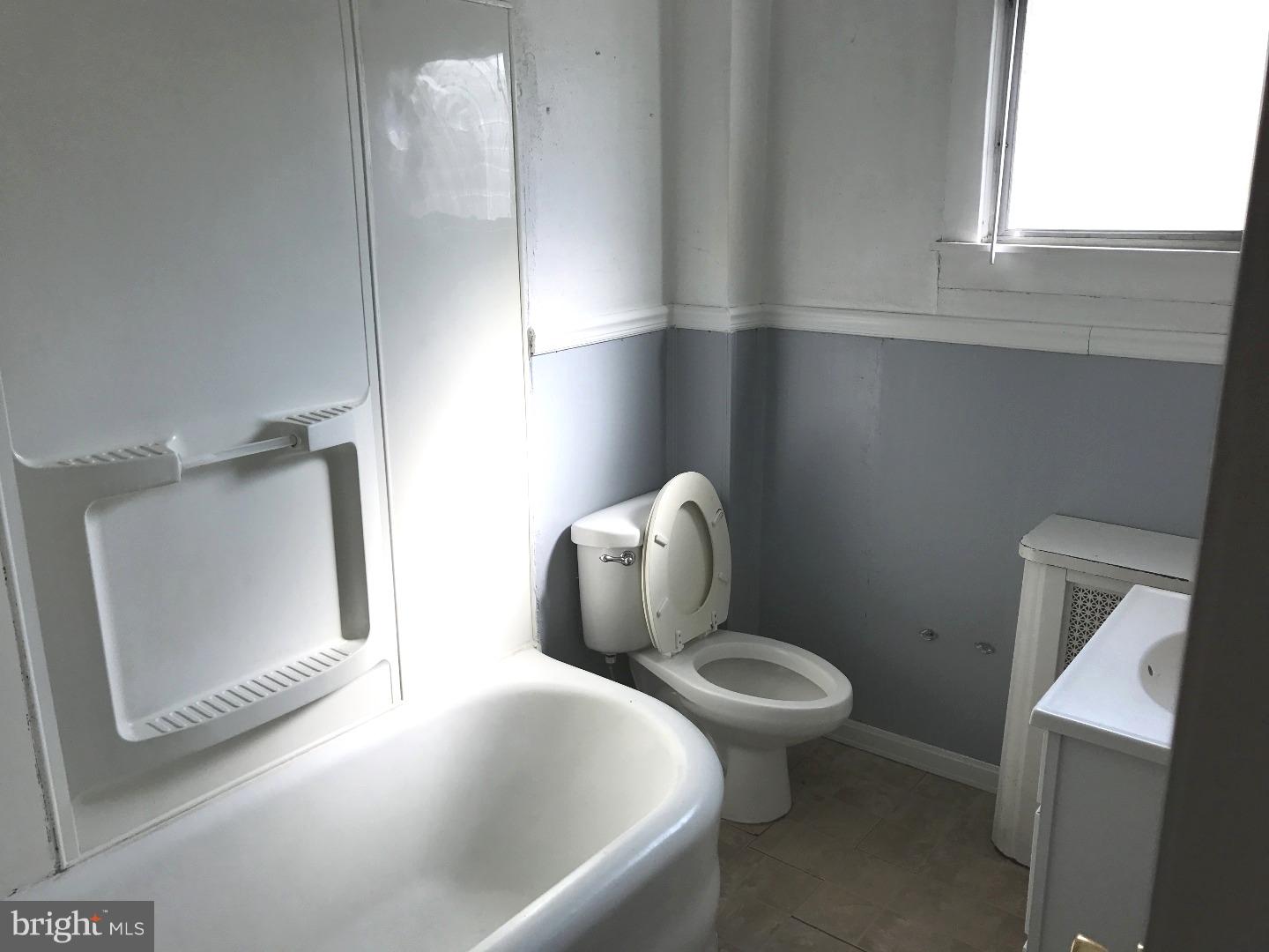4110 Vernon Road Drexel Hill, PA 19026 - Photo 17 of 25 Bathroom