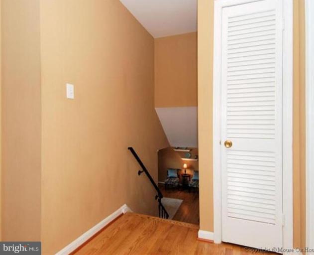 19213 Treadway Road Brookeville, MD 20833 - Photo 17 of 24 Hallway