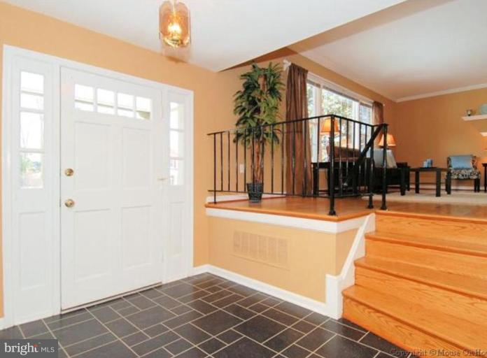 19213 Treadway Road Brookeville, MD 20833 - Photo 20 of 24 Entrance / Foyer