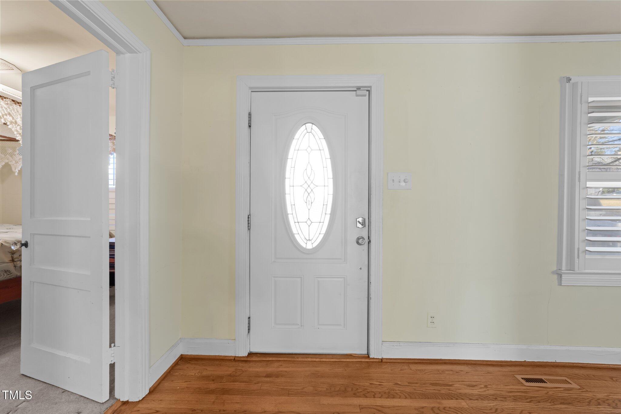 2719 Gordon Street Raleigh, NC 27608 - Photo 7 of 38 Entry
