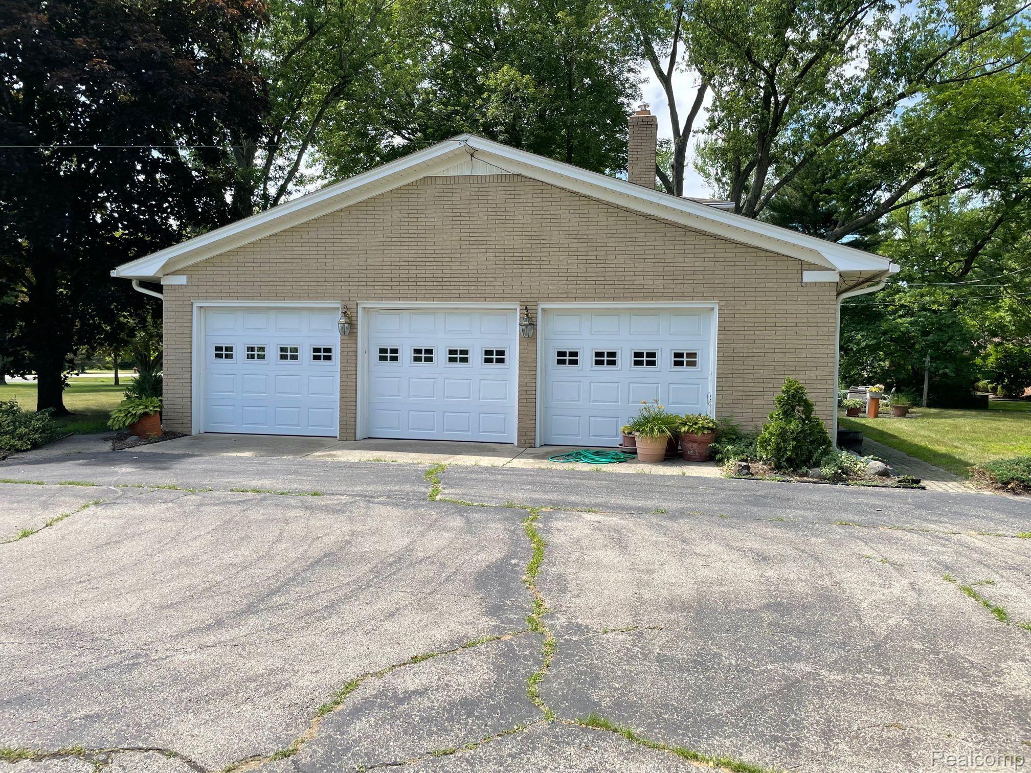 19115 Hannan Road New Boston, MI 48164 - Photo 3 of 28 Gallery Image 3