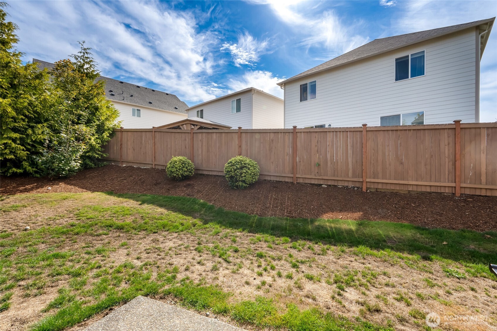 3910 132nd Street Southwest, Unit B Lynnwood, WA 98087 - Photo 28 of 30 a backyard of a house