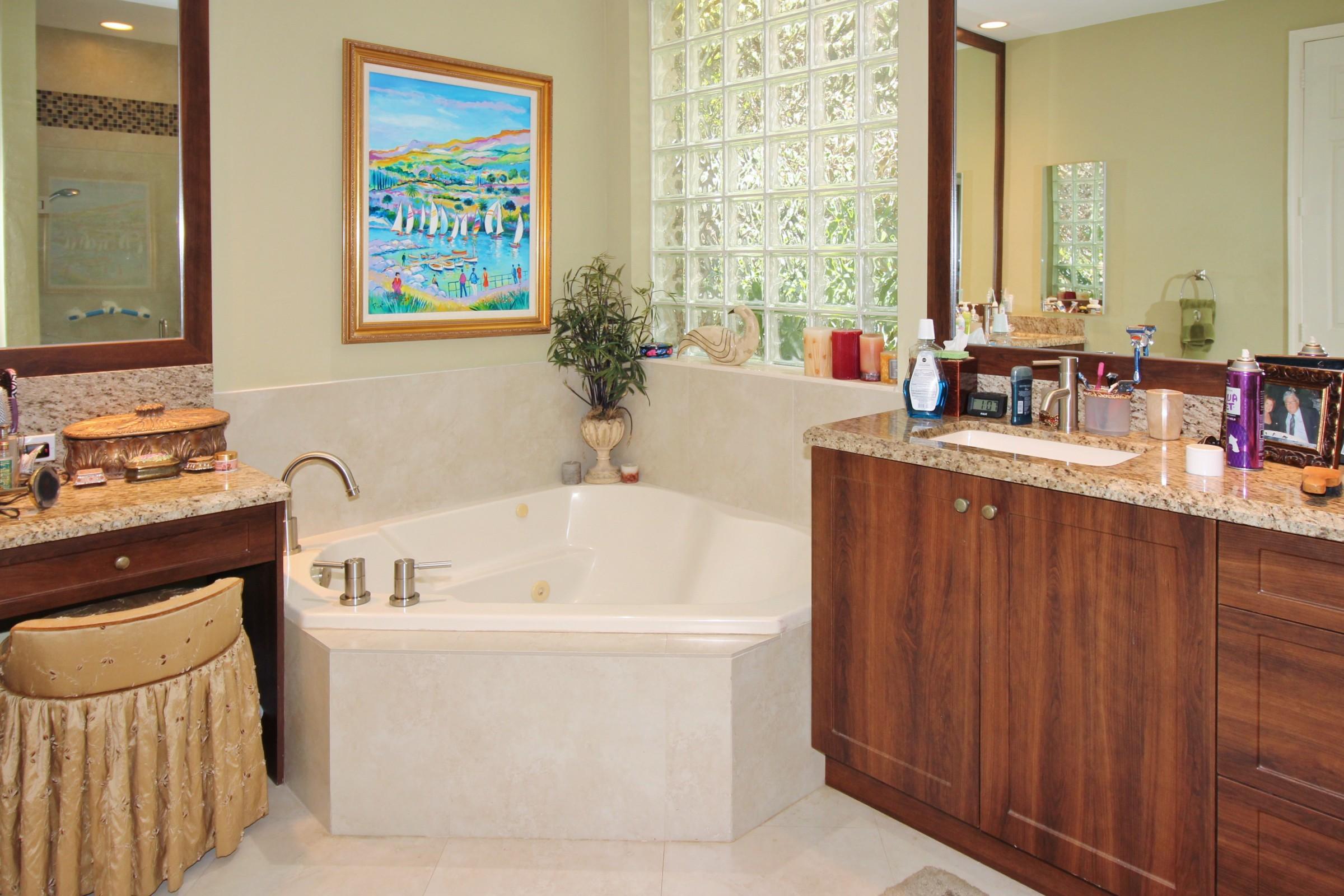 5425 Northwest 42nd Avenue Boca Raton, FL 33496 - Photo 20 of 32 14_XVN5A9_still_mba