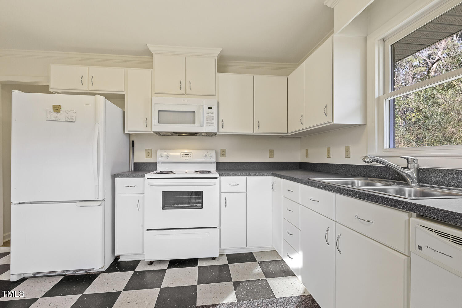 2617 Glover Road Durham, NC 27703 - Photo 9 of 29 013