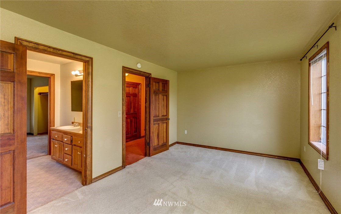 3765 East Smith Road Bellingham, WA 98226 - Photo 9 of 25 Gallery Image 9