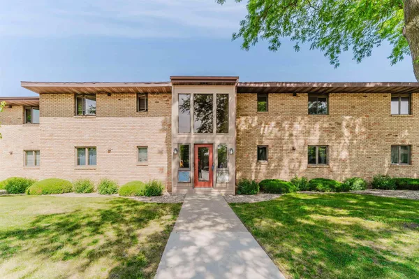 $185,000 | 280 North Campbell Road, Unit C, Oshkosh, WI 54902