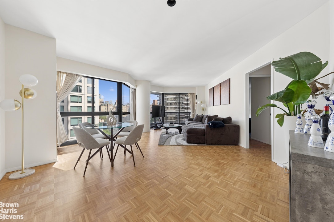 200 East 61st Street, Unit 10D Manhattan, NY 10065 - Photo 1 of 9