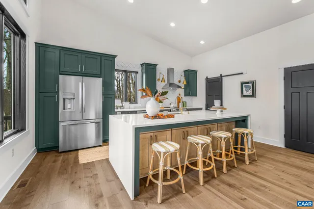 $995,000 | 48 Oak Lane, Roseland, VA 22967