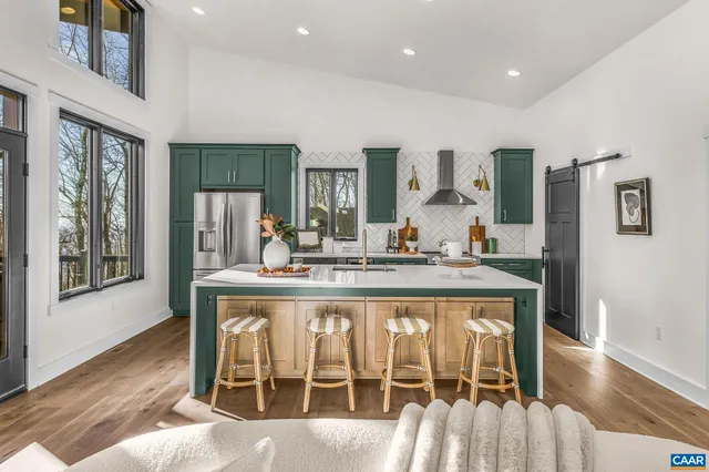 $995,000 | 48 Oak Lane, Roseland, VA 22967