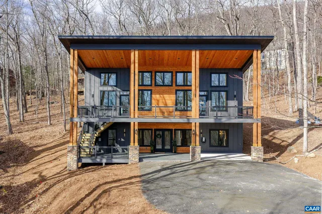 $995,000 | 48 Oak Lane, Roseland, VA 22967