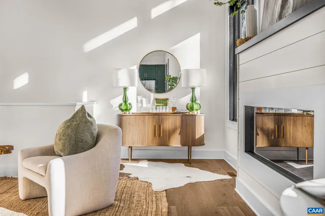 $995,000 | 48 Oak Lane, Roseland, VA 22967