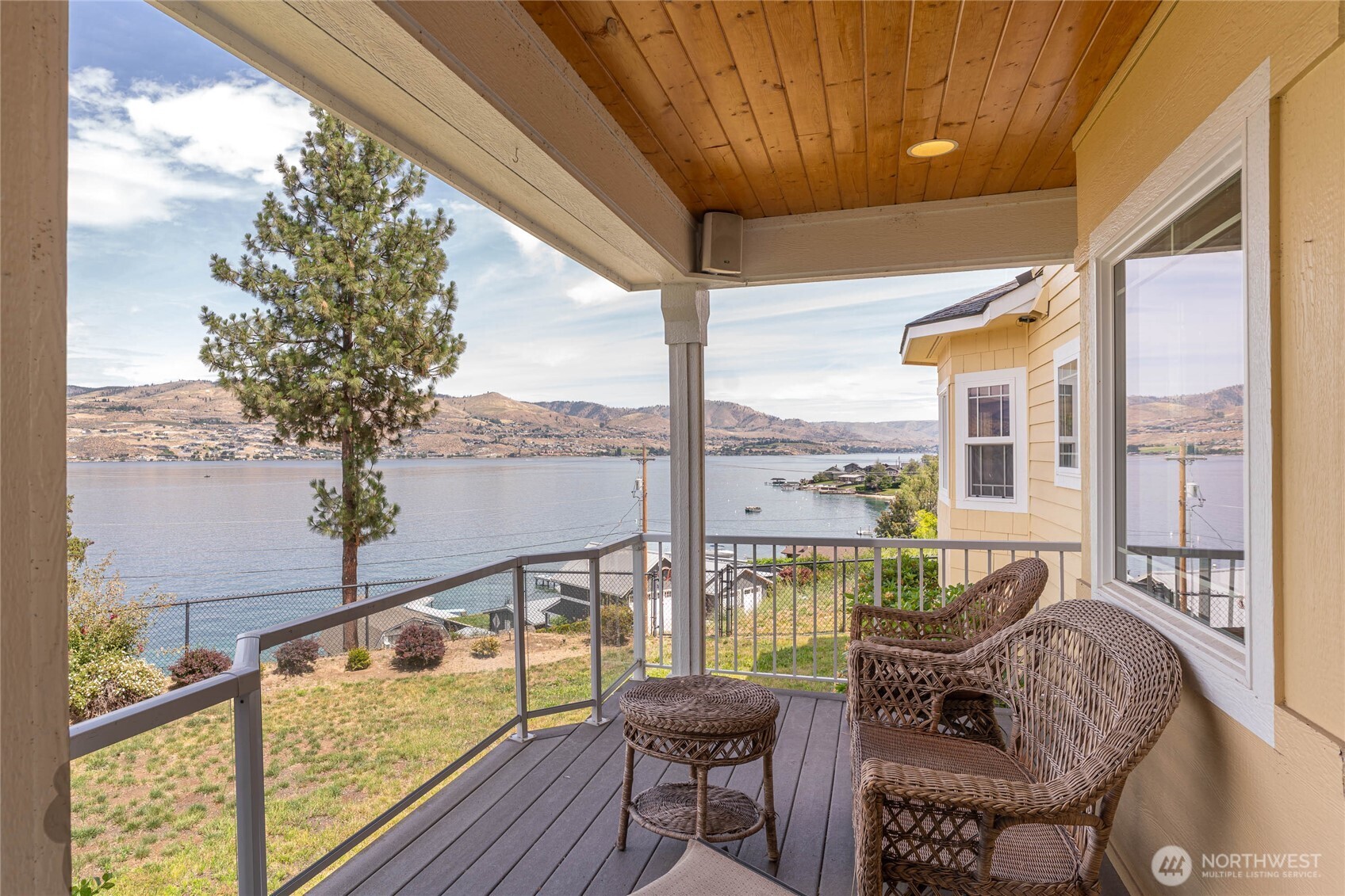 915 South Lakeshore Road Chelan, WA 98816 - Photo 4 of 40