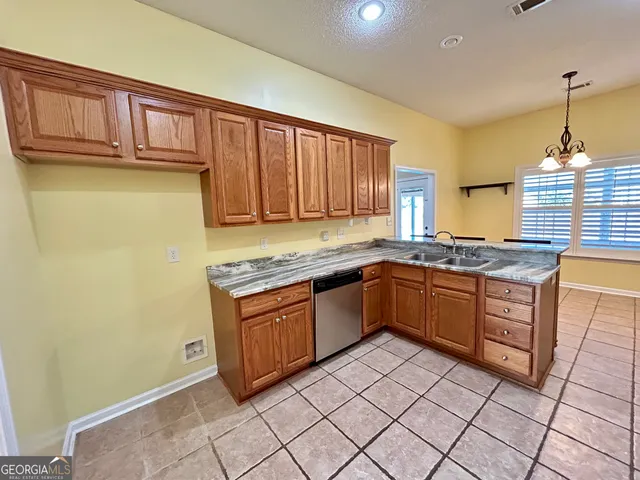 $335,000 | 234 Sedgebrooke Drive, Warner Robins, GA 31088