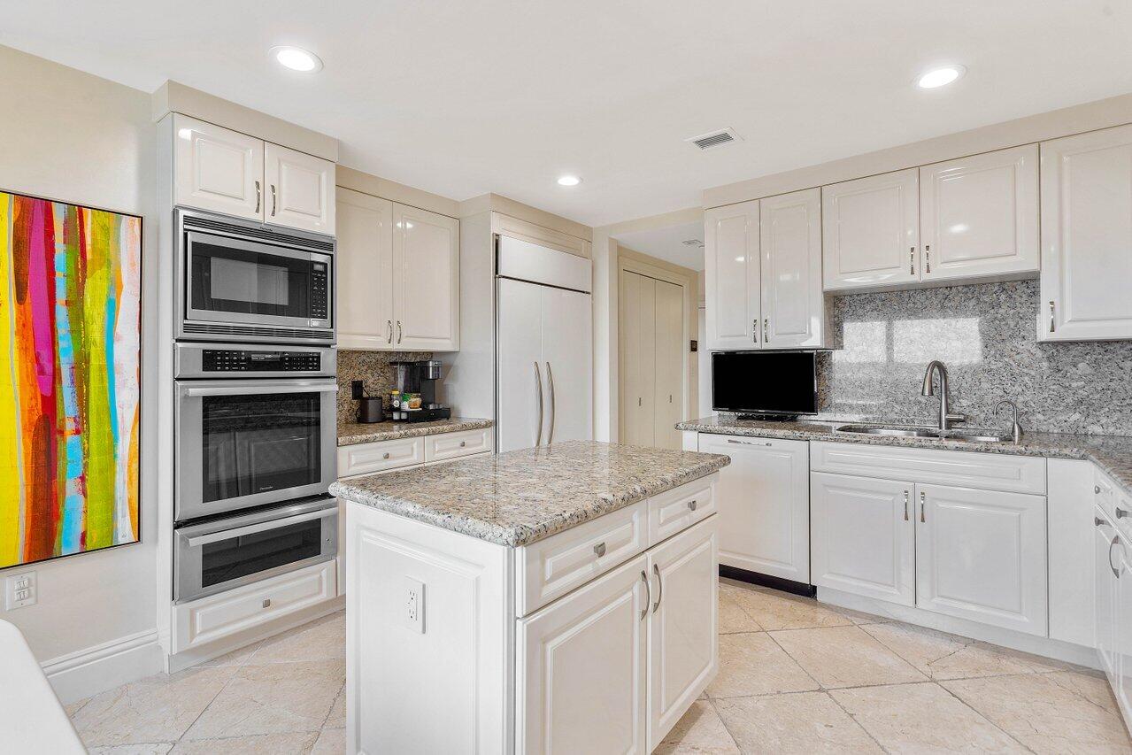 200 East Palmetto Park Road, Unit 401 Boca Raton, FL 33432 - Photo 17 of 52 Kitchen