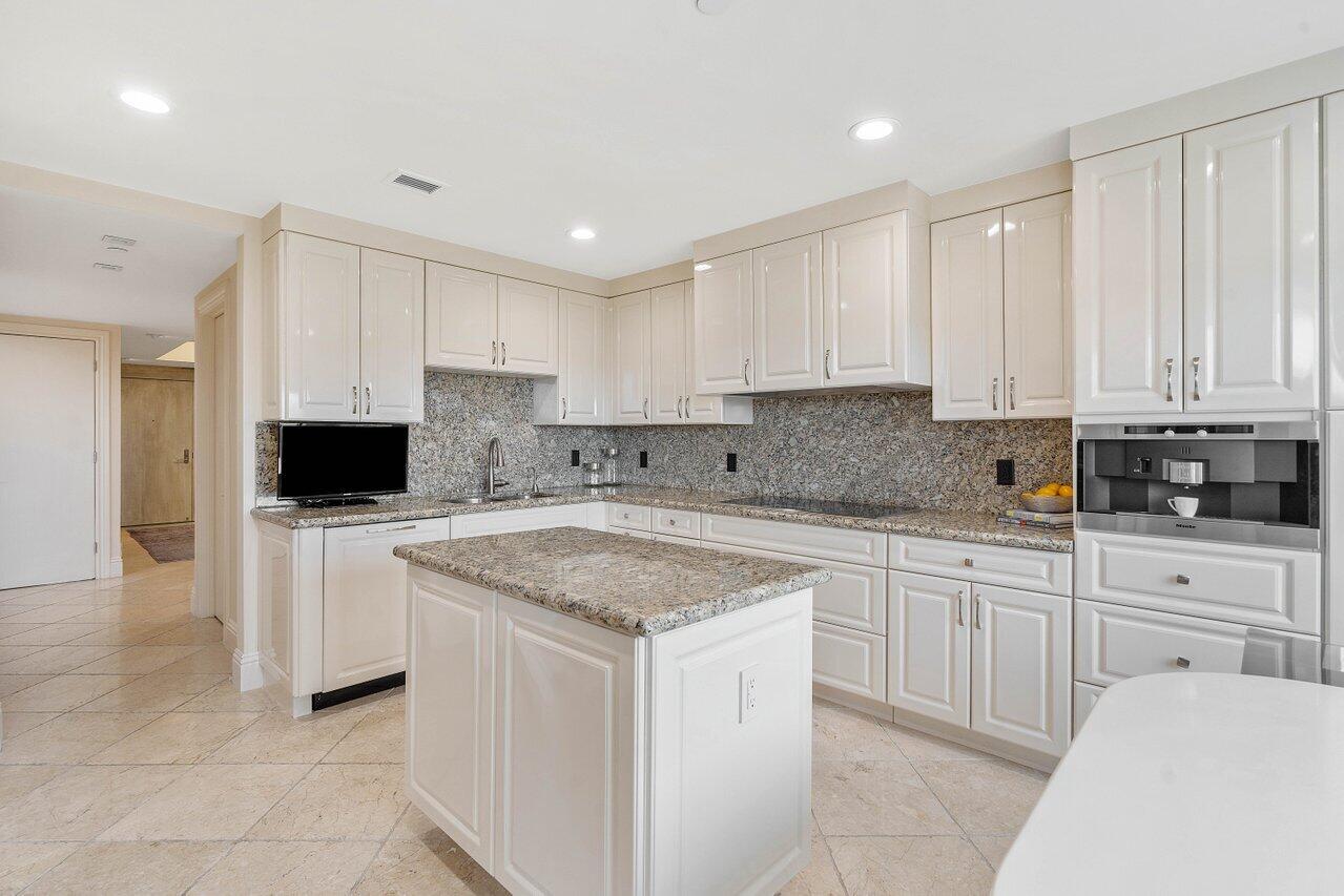 200 East Palmetto Park Road, Unit 401 Boca Raton, FL 33432 - Photo 3 of 52 Eat in Kitchen