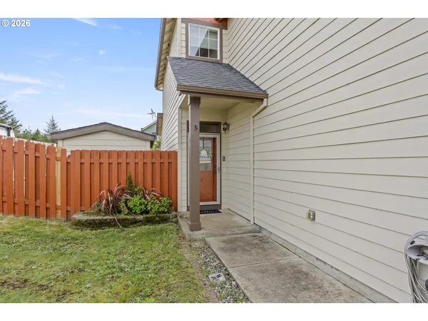 a view of a house with a backyard and a tub