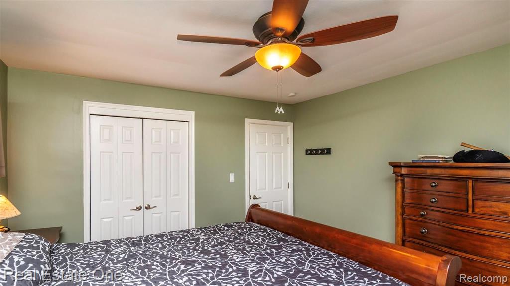 28536 Quail Hollow Road Farmington Hills, MI 48331 - Photo 18 of 48