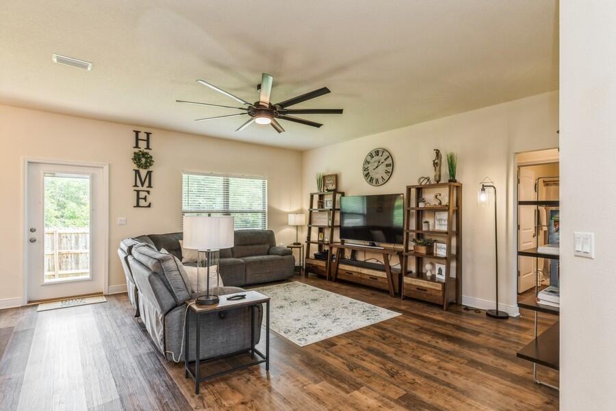 5723 Marigold Loop Crestview, FL 32539 - Photo 7 of 30 07_5723MarigoldLoop_2010_LowRes