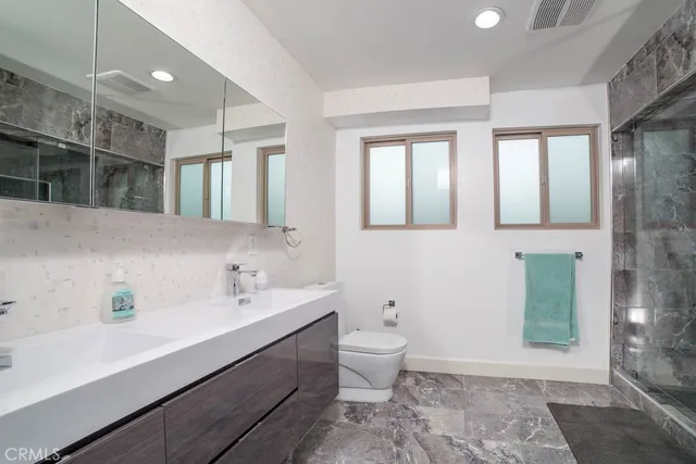 $16,000 | 15373 Valley Vista Boulevard, Sherman Oaks, CA 91403