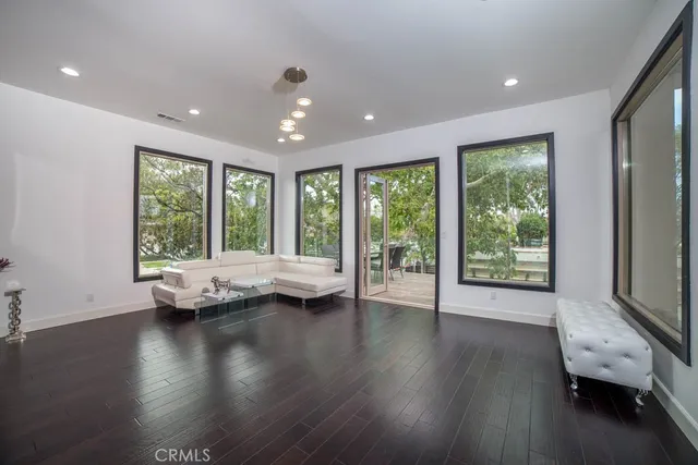 $16,000 | 15373 Valley Vista Boulevard, Sherman Oaks, CA 91403