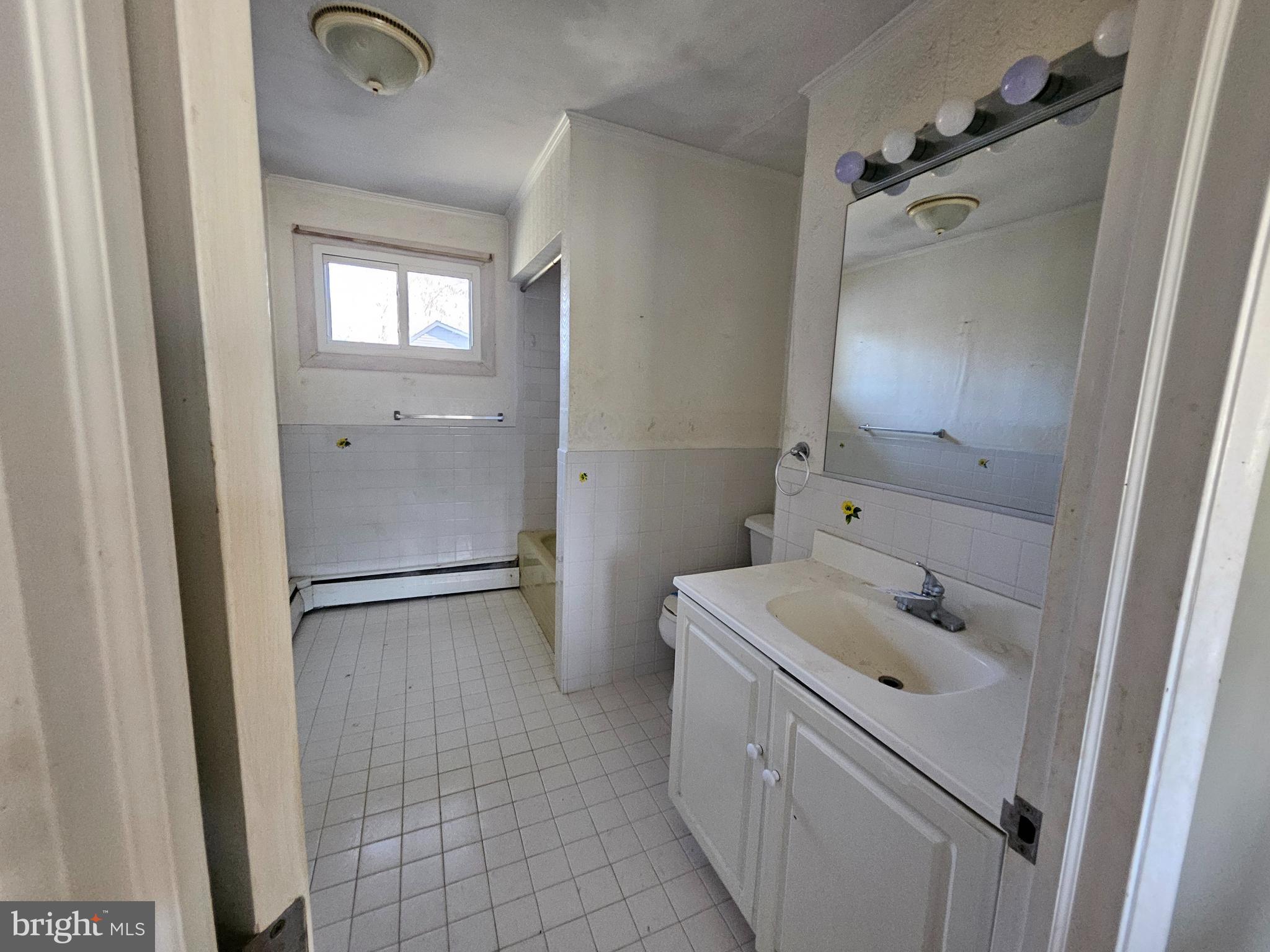 110 Woodside Road Riva, MD 21140 - Photo 15 of 35 Hall bath