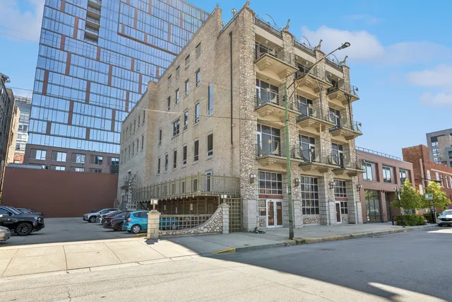 $8,000,000 | 165 North May Street, Chicago, IL 60607